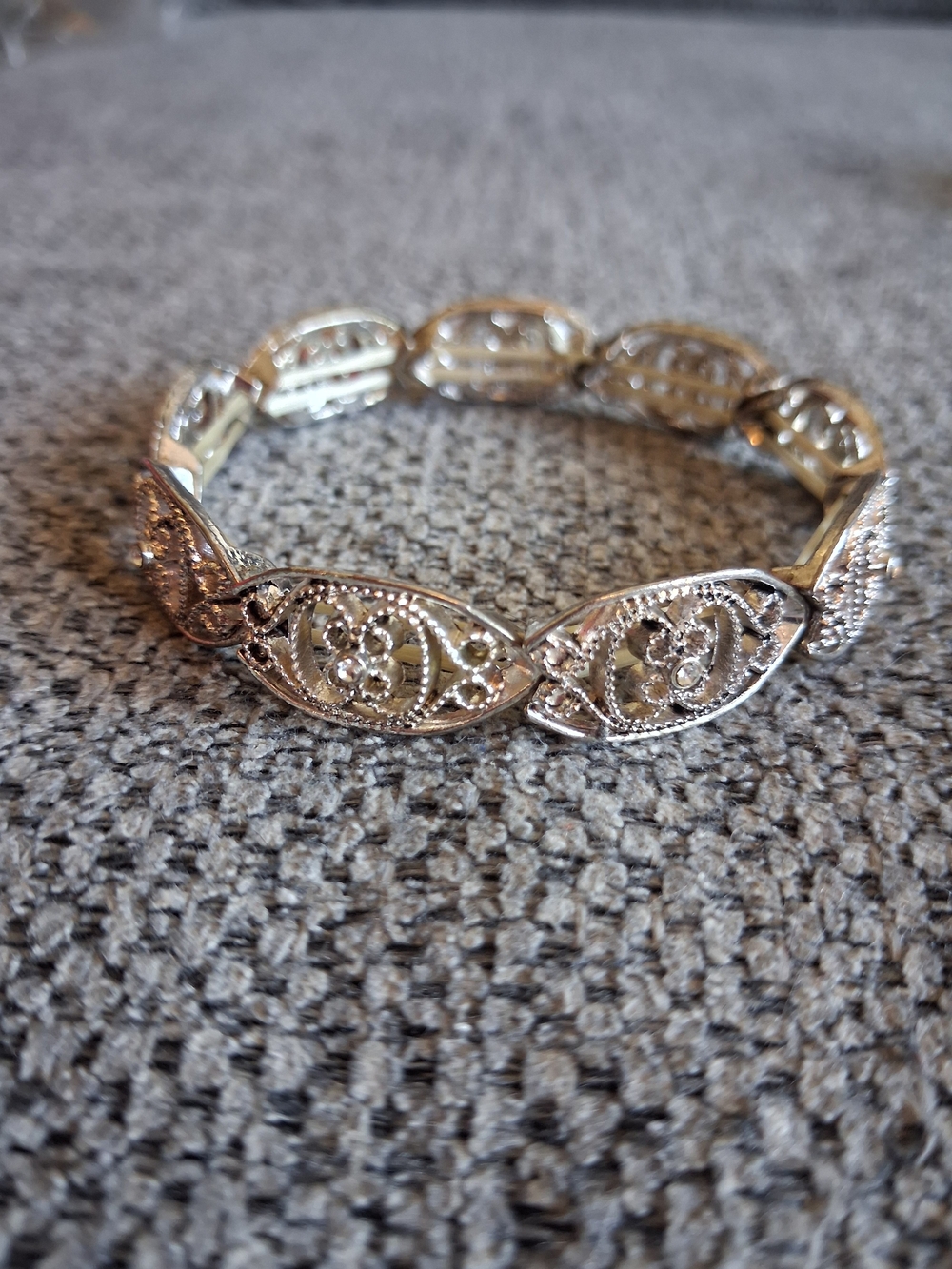 Silver Tone Art Deco Style Filigree Floral Stretch Bracelet - Women Jewelry